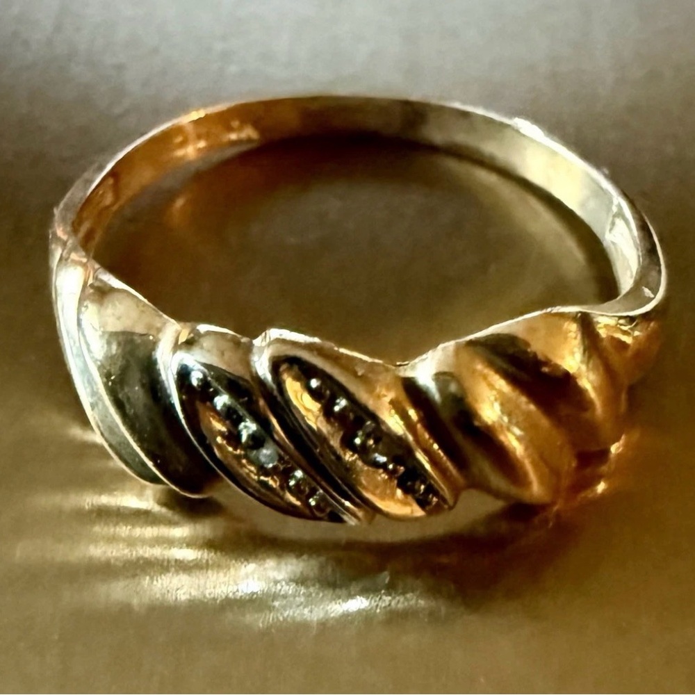 Vintage Solid 10K Yellow Gold Diamond Ring 1.15g Size 5.75